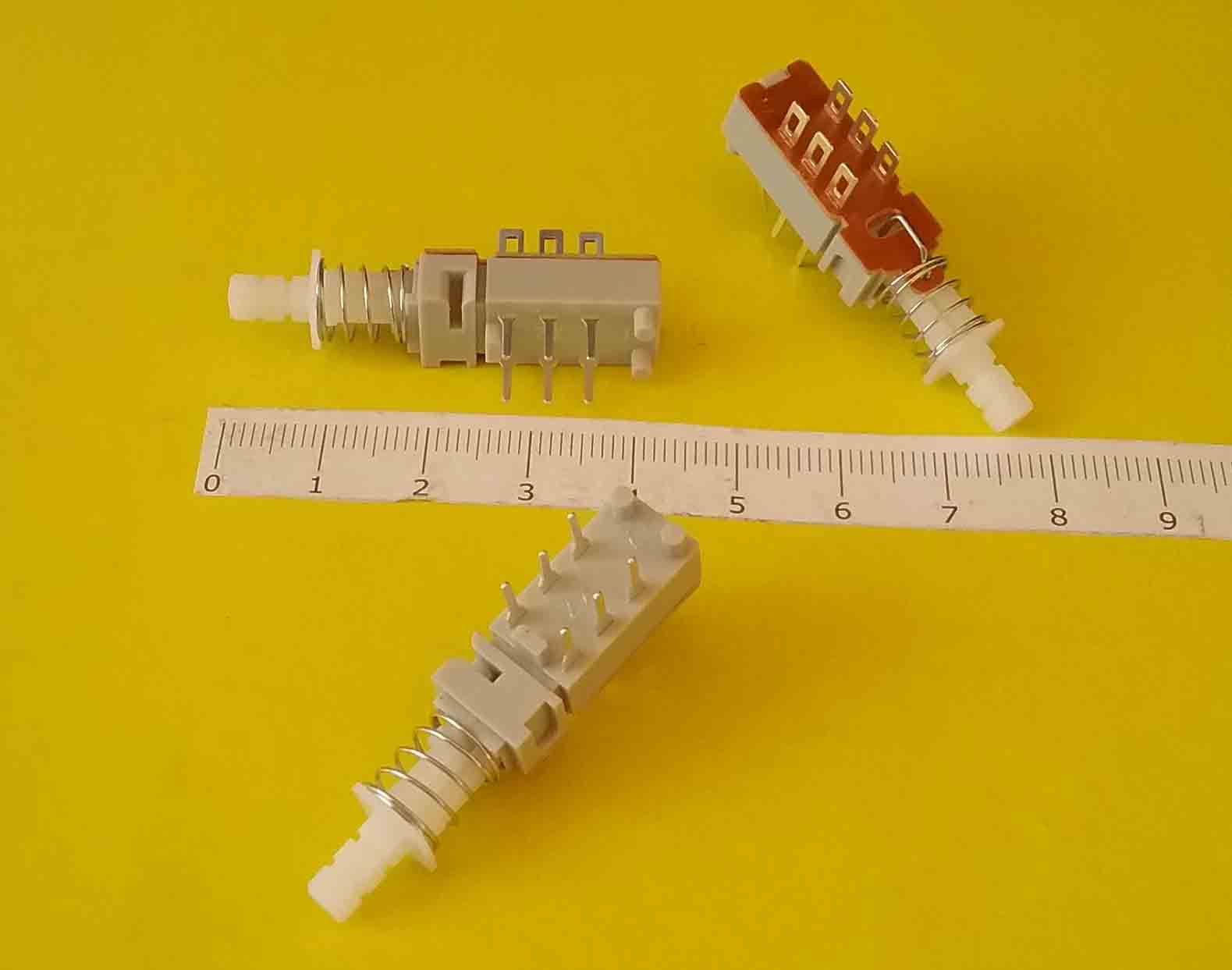 Переключатель T-18 2x2 с фиксацией
